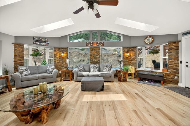 900 Rancho Vista Drive, Grants Pass, OR 97526