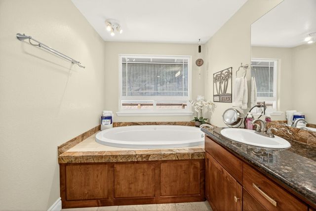900 Rancho Vista Drive, Grants Pass, OR 97526