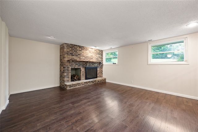 1340 38th St Place, Marion, IA 52302