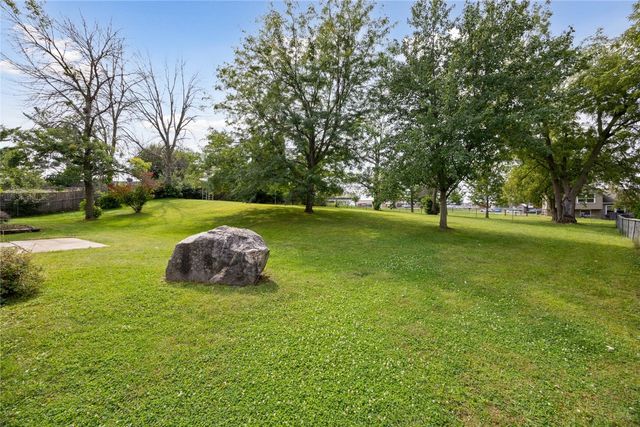 1340 38th St Place, Marion, IA 52302