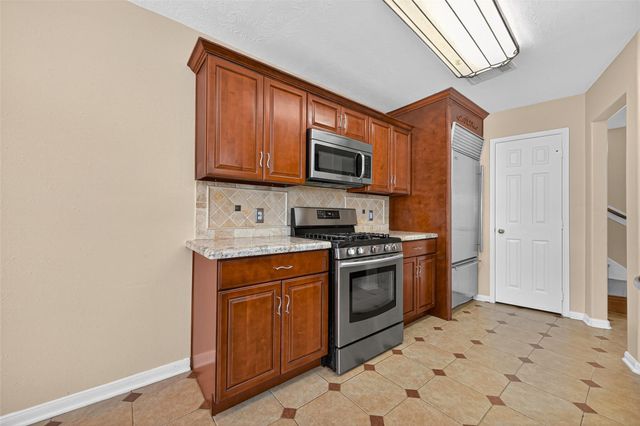 647 Hollandbridge Lane, Houston, TX 77073