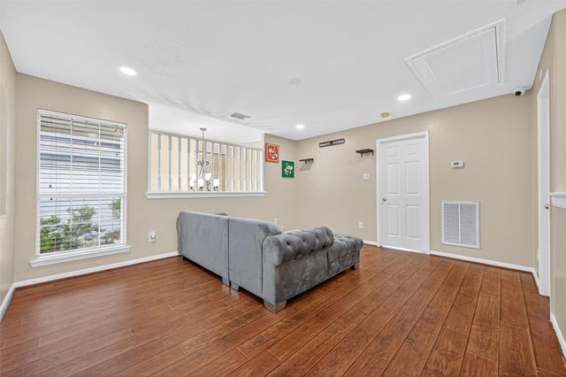 647 Hollandbridge Lane, Houston, TX 77073