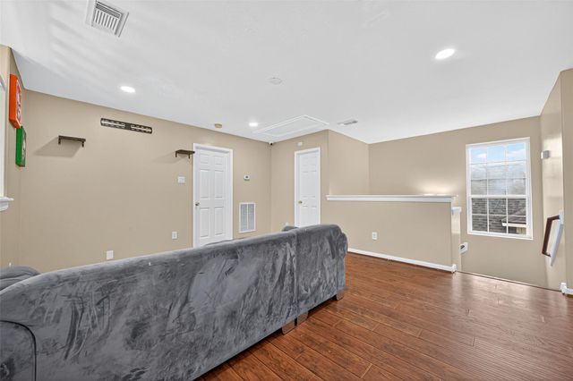 647 Hollandbridge Lane, Houston, TX 77073