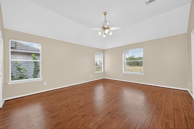 647 Hollandbridge Lane, Houston, TX 77073