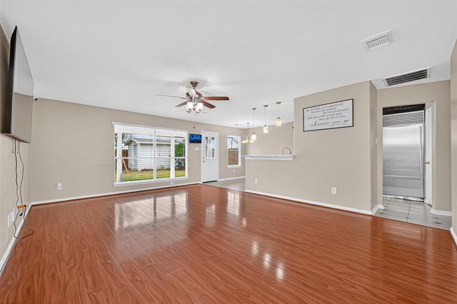 647 Hollandbridge Lane, Houston, TX 77073