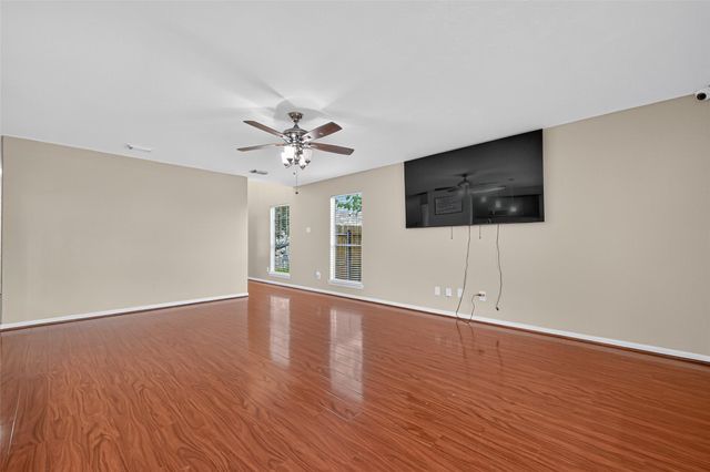 647 Hollandbridge Lane, Houston, TX 77073