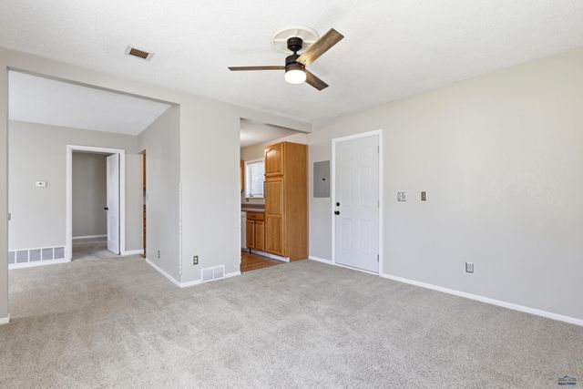 320 BASHAM RD, Rapid City, SD 57702