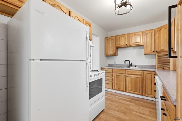320 BASHAM RD, Rapid City, SD 57702
