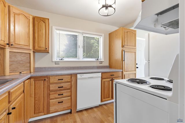 320 BASHAM RD, Rapid City, SD 57702