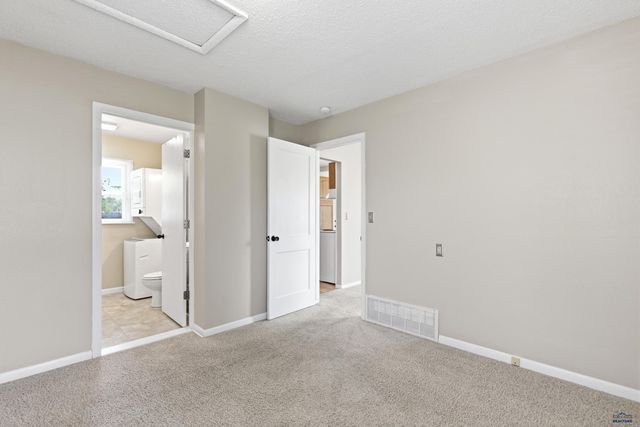 320 BASHAM RD, Rapid City, SD 57702