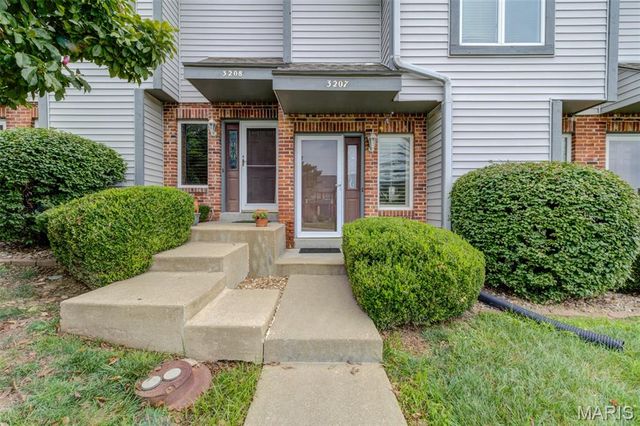 3207 Sherman Park Drive 2D, St Charles, MO 63303