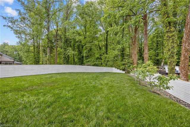 420 Burkes Crossing Drive, Winston-salem, NC 27104