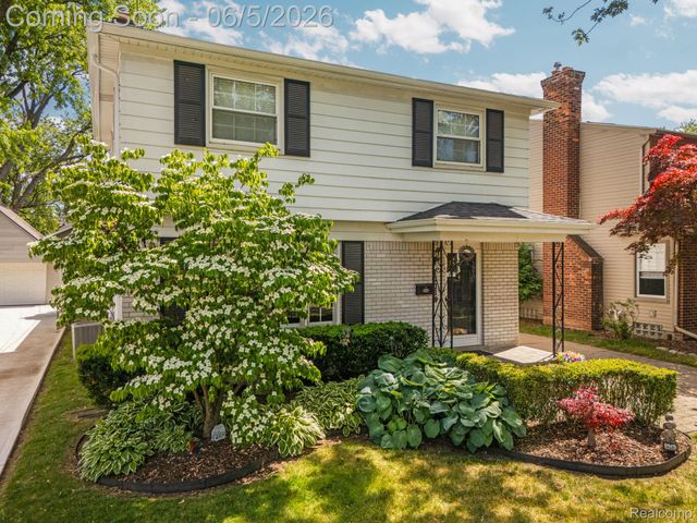 10065 Hart Avenue, Huntington Woods, MI 48070