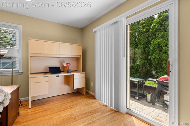 10065 Hart Avenue, Huntington Woods, MI 48070