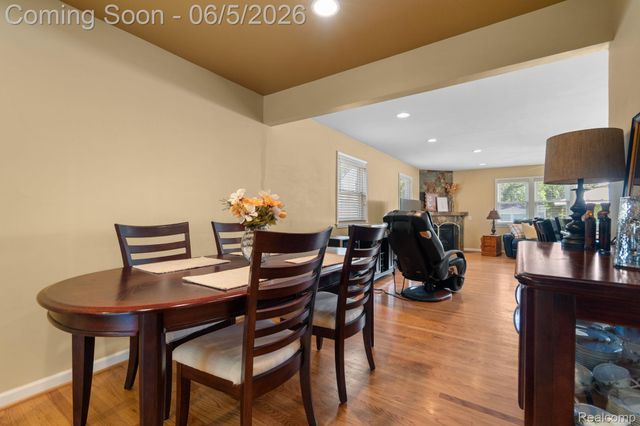 10065 Hart Avenue, Huntington Woods, MI 48070