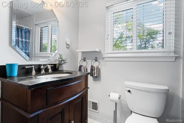 10065 Hart Avenue, Huntington Woods, MI 48070