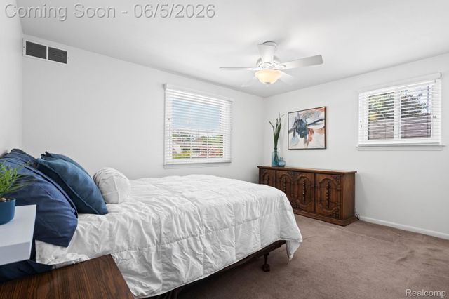 10065 Hart Avenue, Huntington Woods, MI 48070