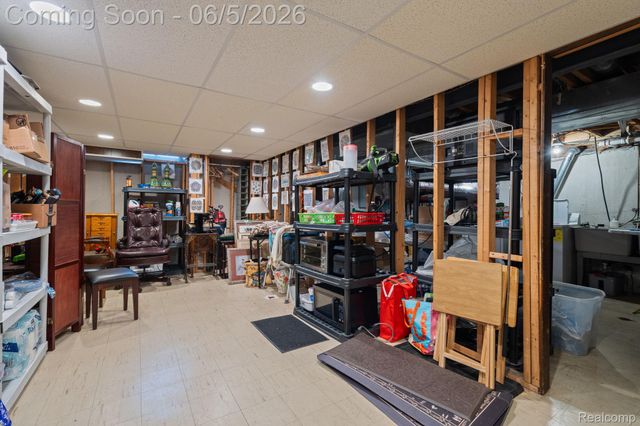 10065 Hart Avenue, Huntington Woods, MI 48070