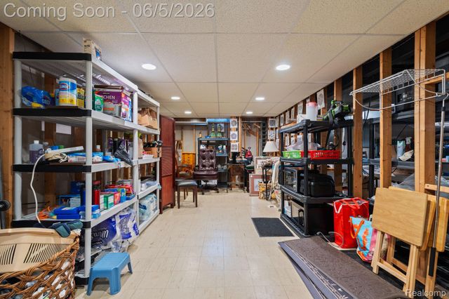 10065 Hart Avenue, Huntington Woods, MI 48070