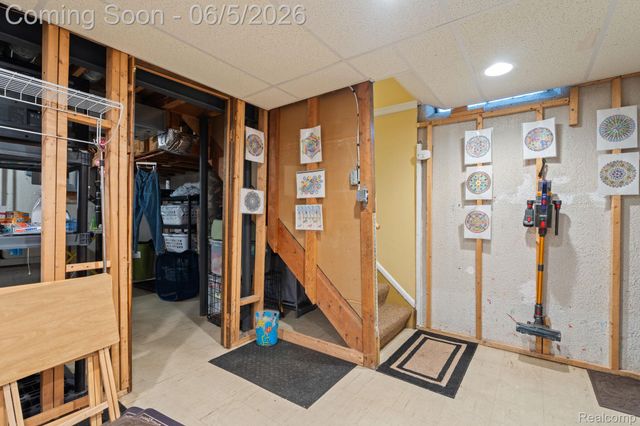 10065 Hart Avenue, Huntington Woods, MI 48070