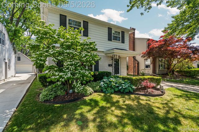 10065 Hart Avenue, Huntington Woods, MI 48070