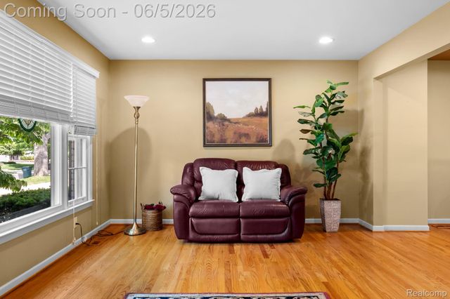 10065 Hart Avenue, Huntington Woods, MI 48070