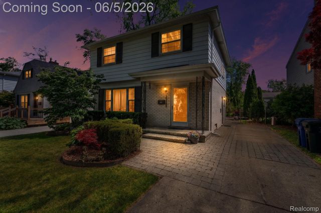10065 Hart Avenue, Huntington Woods, MI 48070