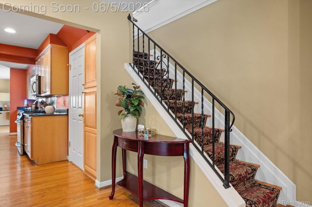 10065 Hart Avenue, Huntington Woods, MI 48070