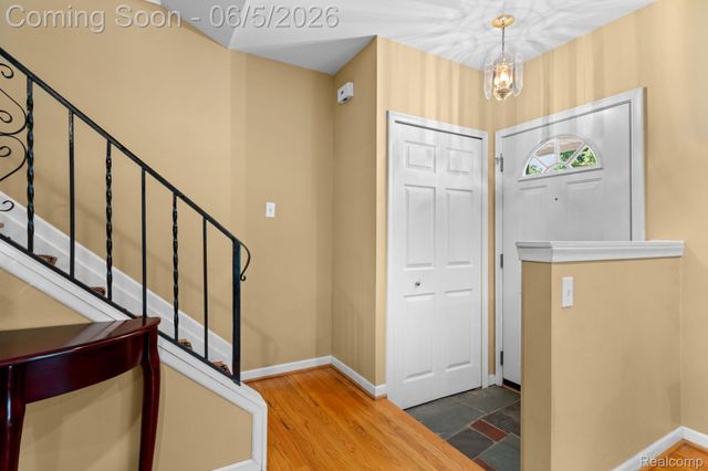 10065 Hart Avenue, Huntington Woods, MI 48070