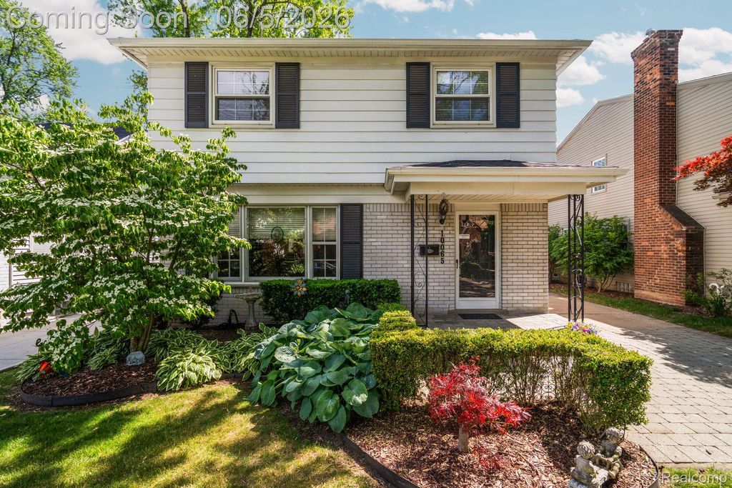 10065 Hart Avenue, Huntington Woods, MI 48070