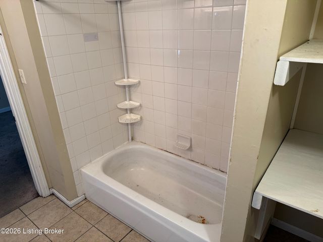 1721 Model Rd, Louisville, KY 40216