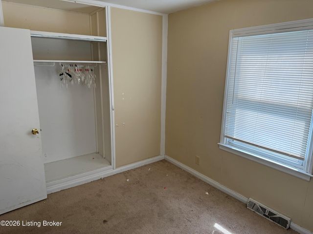 1721 Model Rd, Louisville, KY 40216