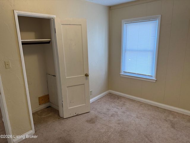 1721 Model Rd, Louisville, KY 40216