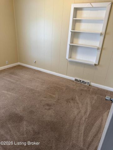 1721 Model Rd, Louisville, KY 40216