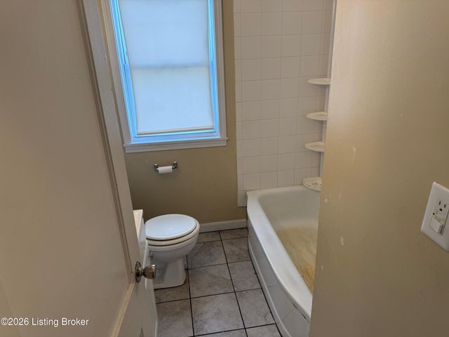 1721 Model Rd, Louisville, KY 40216