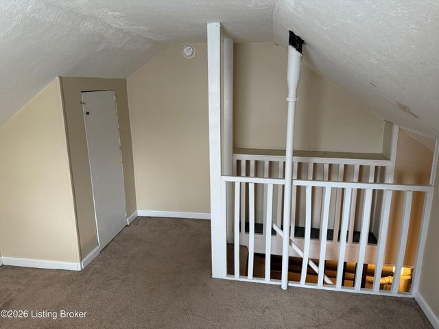 1721 Model Rd, Louisville, KY 40216