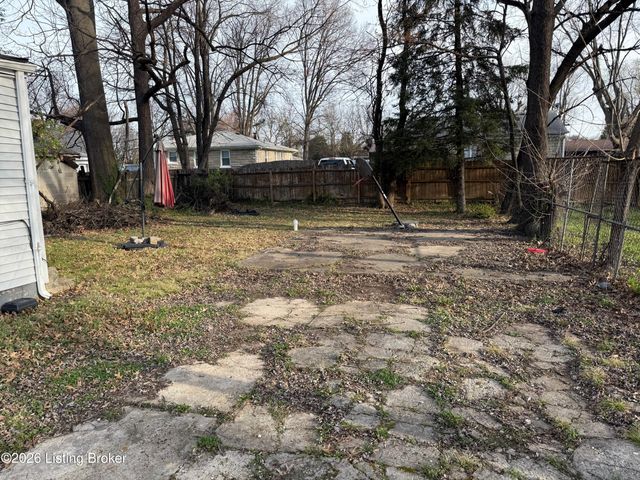 1721 Model Rd, Louisville, KY 40216