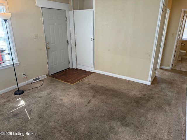 1721 Model Rd, Louisville, KY 40216