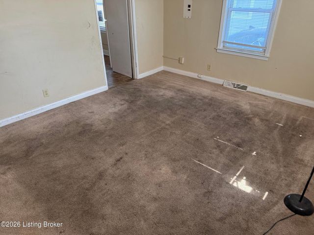 1721 Model Rd, Louisville, KY 40216