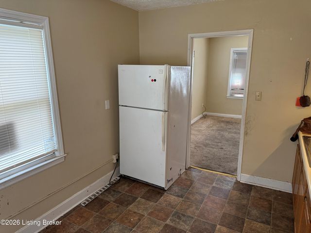 1721 Model Rd, Louisville, KY 40216