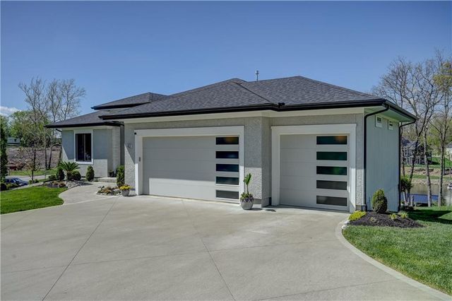 42 Bison Falls Circle, Lake Winnebago, MO 64034