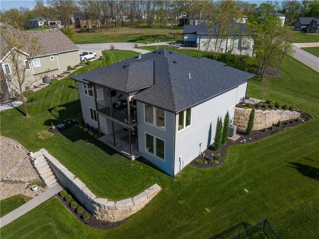 42 Bison Falls Circle, Lake Winnebago, MO 64034