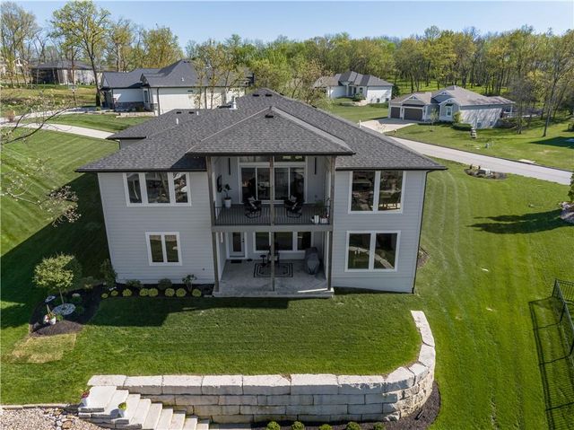 42 Bison Falls Circle, Lake Winnebago, MO 64034
