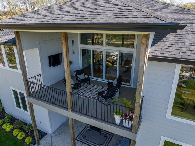42 Bison Falls Circle, Lake Winnebago, MO 64034