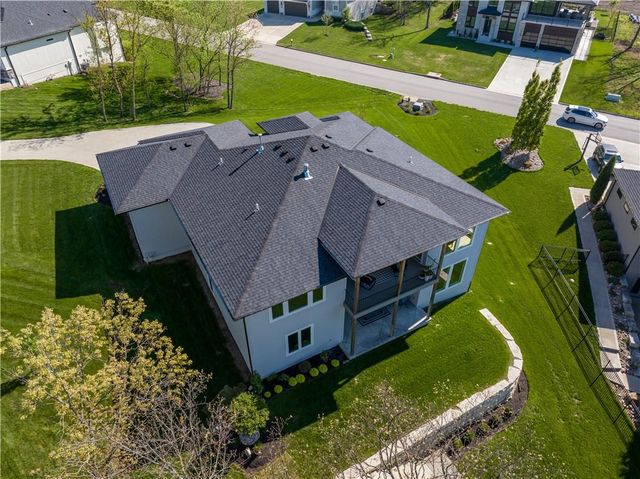 42 Bison Falls Circle, Lake Winnebago, MO 64034