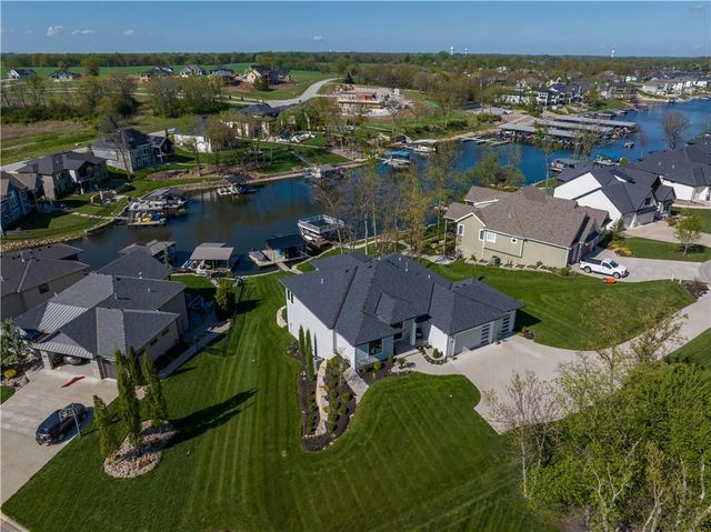 42 Bison Falls Circle, Lake Winnebago, MO 64034
