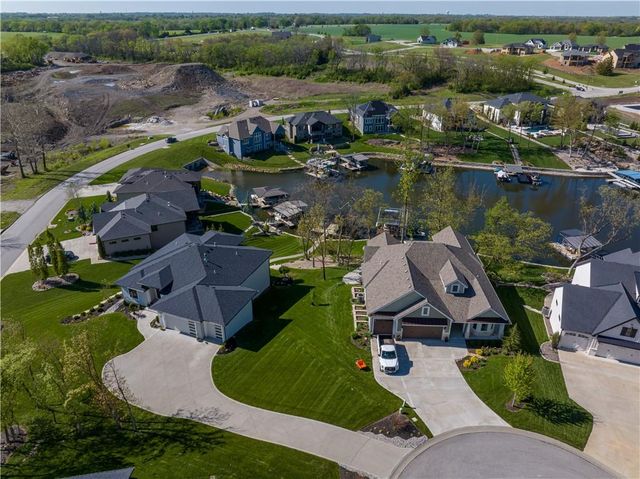42 Bison Falls Circle, Lake Winnebago, MO 64034