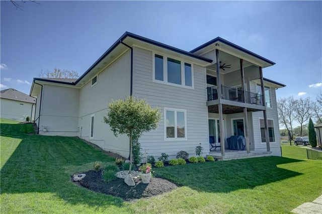 42 Bison Falls Circle, Lake Winnebago, MO 64034