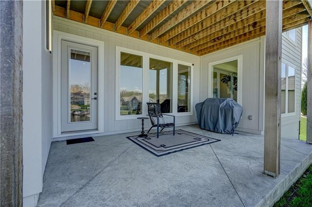 42 Bison Falls Circle, Lake Winnebago, MO 64034