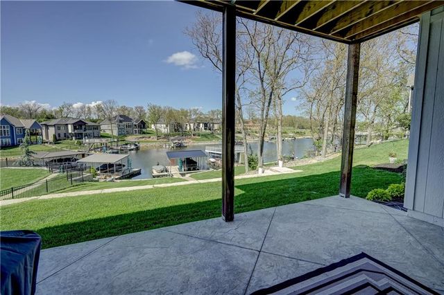 42 Bison Falls Circle, Lake Winnebago, MO 64034